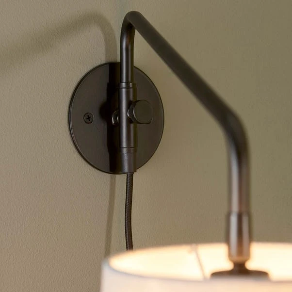 Vogue Carlson Plug In Wall Light - Image 4