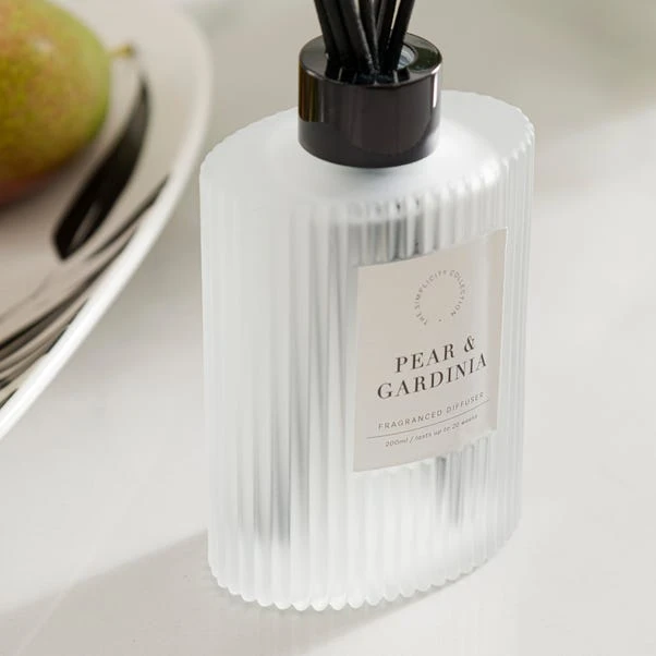 Pear And Gardenia Ribbed Diffuser - Image 2